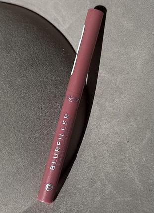 Кремовий олівець-лайнер для губ l'oréal paris paradise blurfiller blurring lip contour в оттенке 601 worth it