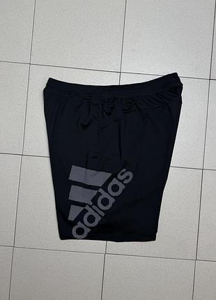 Шорти спортивні чоловічі adidas адідас для бігу тренувань залу фітнесу з великим принтом логотипом чорні легкі оригінал l / xl черные спортивные шорты