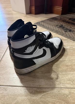 Кросівки унісекс jordan 1 high black white