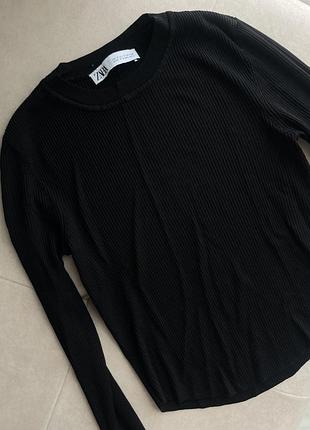 Чорний лонгслів в рубчик zara 3