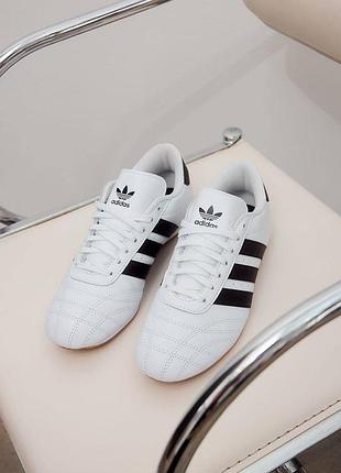 Кросівки жіночі adidas білі