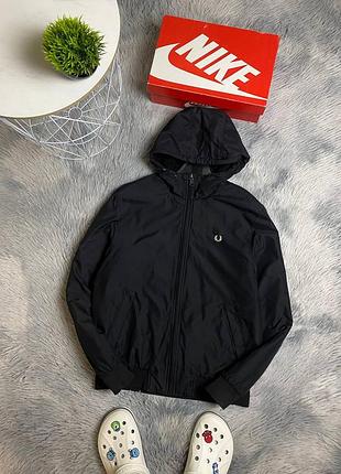 Продам чоловіча чорна куртка fred perry  вітровка  осіння  вітровка на лампасах олімпійка s розмір на осінь