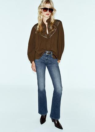 Блуза жіноча коричева з прорізною вишивкою