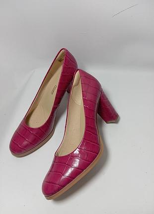 Нові шкіряні туфлі  , фірми clarks