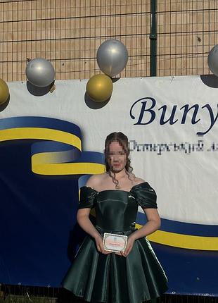 💚 выпускное платье, темно-зеленое, атласное. одевалось 1 раз. состояние отлично ✨ пишите в приват 💌