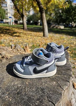 Кросівки для хлопчиків nike сірі з білим