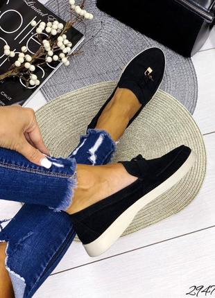 Жіночі замшеві чорні стильні лофери туфлі низький хід