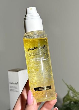 Гелевая сыворотка-спрей для осветления кожи medicube kojic acid turmeric vita jelly mist serum 100 ml