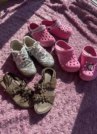 Кросівки для дівчинки zara, crocs та босоніжки, сріблясті, рожеві, коричневі