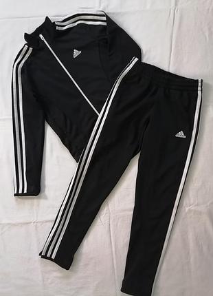 Чорний спортивний костюм adidas на хлопчика
