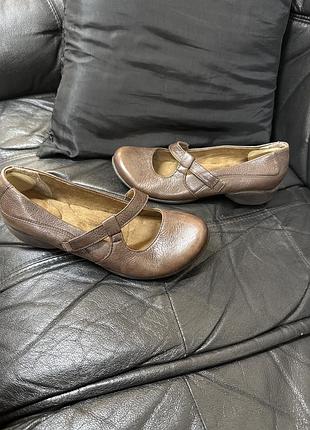 Жіночі туфлі hush puppies коричневі, довжина устілки 23 см, натуральна шкіра