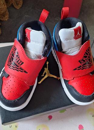 Хайтопи nike sky jordan дитячі
кросівки nike sky jordan 1
оригінал в ідеальному стані
устілка 15.5 см