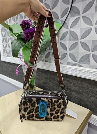 Крос-боді жіноча marc jacobs the snapshot леопардова