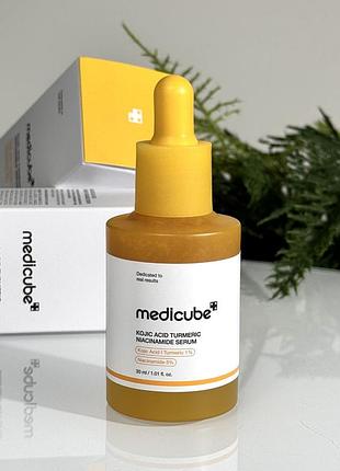 Осветляющая сыворотка с койевой кислотой medicube kojic acid turmeric niacinamide serum 30 ml