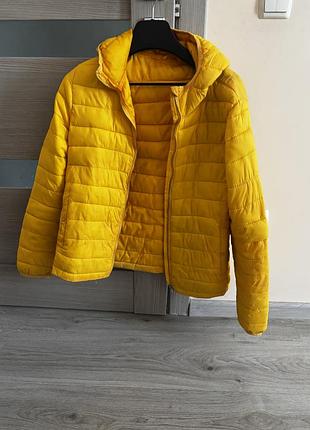 Куртка жіноча демісезонна стьобана з капюшоном жовта pull& bear іспанія