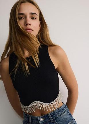 Укороченный черный топ в рубчик от бренда zara с бахромой из сверкающих страз
