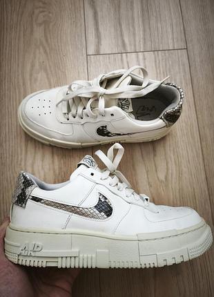 Кросівки жіночі nike air force 1 low pixel se snake білі