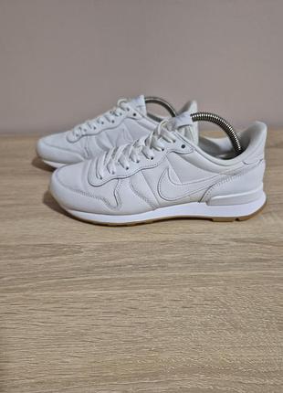 Кроссовки nike.
