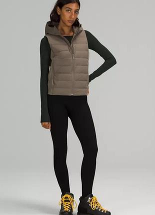 Комбінований пуховий жилет lululemon. розмір м.