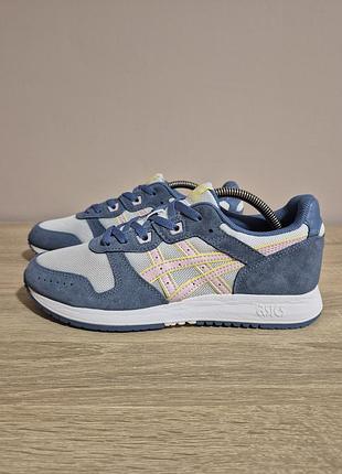 Кроссовки asics.