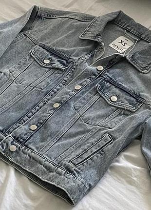 Джинсова куртка (sinsay) блакитного кольору🩵, розмір xs-s/m, oversize