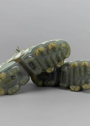 Модные кроссовки на балонах nike vapormax plus 4