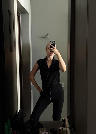 Чорний комбінезон з еластичним поясом