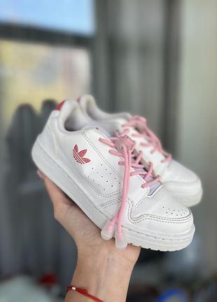 Кросівки adidas білі, розмір 31