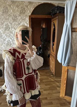 Жіночий кардиган безрукавний з об'ємними квітами та бічними зав'язками