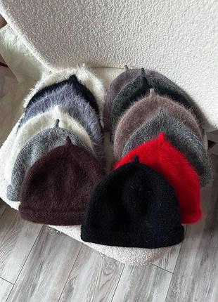 Шапка жіноча ручної роботи з піпкою, ангорова, пухнаста