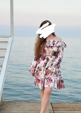 Сукня в гарну квітку