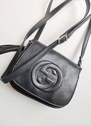 Черная кожаная сумка через плечо gucci soho