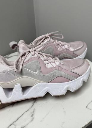 Nike кросівки жіночі