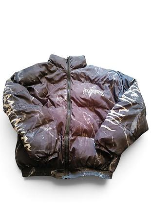 Куртка-пуховик унісекс у стріт стайлі чорна з білим принтом