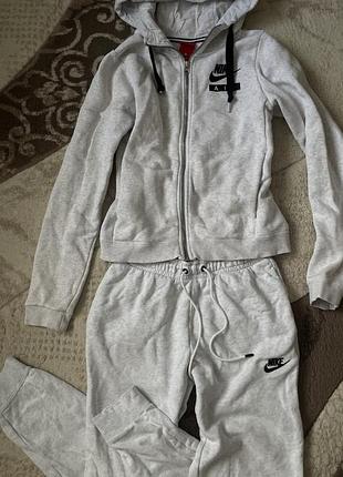 Зіпка худі та джогери nike