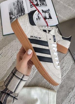 Кросівки унісекс adidas handball spezial бежеві, чорні, розмір 36