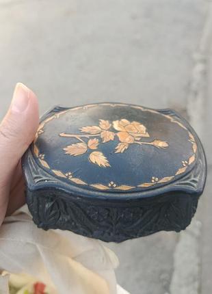 Скринька посуду б/в(сервізи,графини,чашки,ваза,склянки,чарочки,черпачки