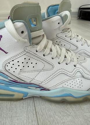 Круті баскетбольні кросівки air jordan jumpman mvp (gs) "white glacier blue"! 100% оригінал.