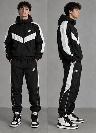 Високі кеди-хайтопи (high-top sneakers)