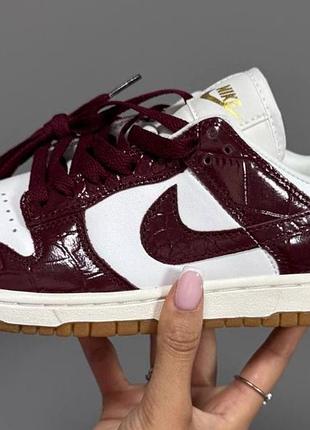 Sb dunk “burgundy croc”