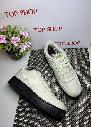 Оригінальні кросівки nike air force