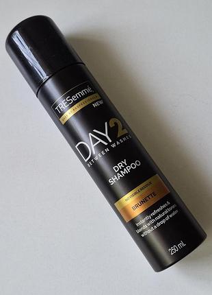 Сухий шампунь для брюнеток. tresemmé day 2 coles dry shampoo brunette.