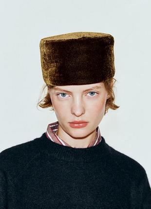 Бархатная шляпа