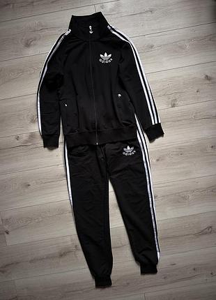 Спортивный костюм под adidas