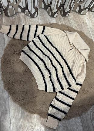 Светр жіночий у смужку