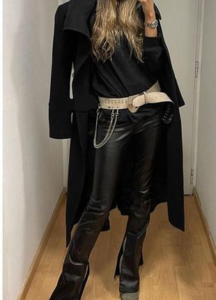 Эко кожа брюки zara узкие черные с клешем на молниях на л размер