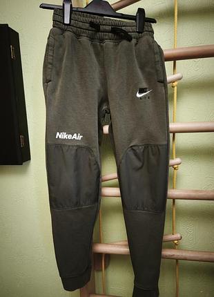Спортивні штани для підлітків nike air хакі розмір m, 137-147 см