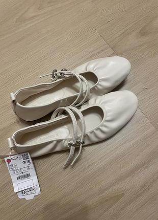 Балетки stradivarius нові  38р. 3