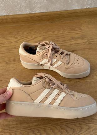 Продам оригінальні б/у кросівки adidas rivalry low lux шкіряні