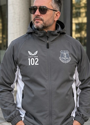Мужская ветровка castore everton fc s 46 серо-белая с капюшоном